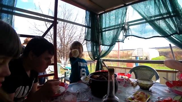 Как в деревне отмечают ПАСХУ!МАМА собралась УЕЗЖАТЬ.ЗАСТОЛЬЕ. смотреть онлайн