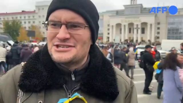 ウクライナ 南部のヘルソン奪還作戦の茶番劇、英語が上手なウクライナ軍が民間人に変装してインタビューに答える смотреть онлайн