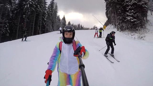 Кто быстрее? Катаемся на лыжах смотреть онлайн