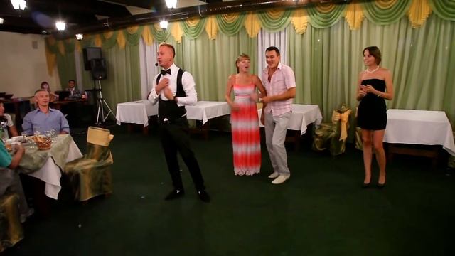 К чему на свадьбе рукопожатия поцелуи и обнимашки? смотреть онлайн