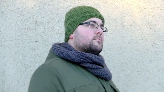 Мужская шапка простым узором смотреть онлайн