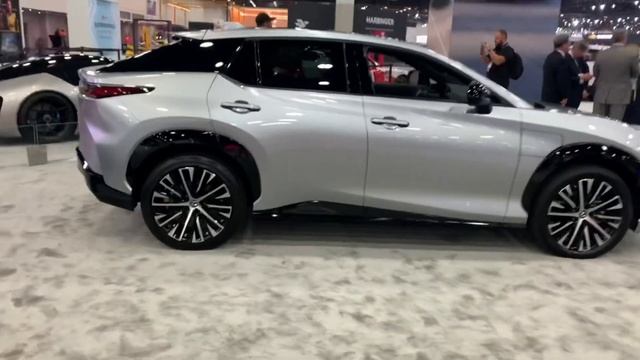 2024 Lexus RZ 450e AWD Exterior Walkthrough смотреть онлайн