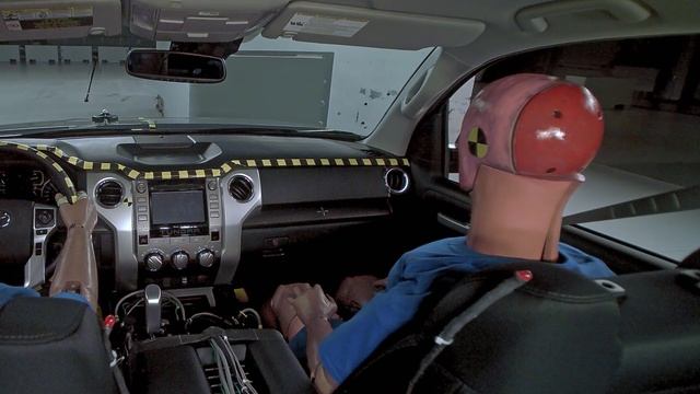 2019 Toyota Tundra crew cab passenger-side small overlap IIHS crash test смотреть онлайн