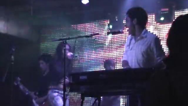 School of Rock Miami's House Band rips the cover off of Separate Ways смотреть онлайн
