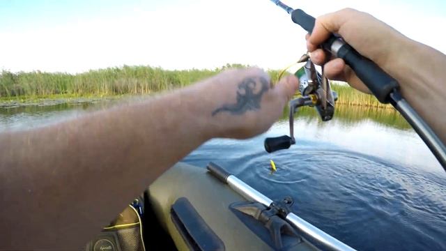 Рыбалка на озере Мултак. Ловля ЩУКИ. Как отремонтировать лодочный НАСОС, если сломалась ПРУЖИНА! смотреть онлайн