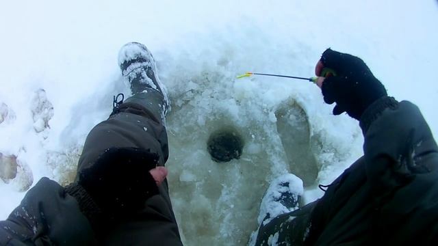Ловля судака на тюльку.Первая рыбалка в 2019 году. смотреть онлайн