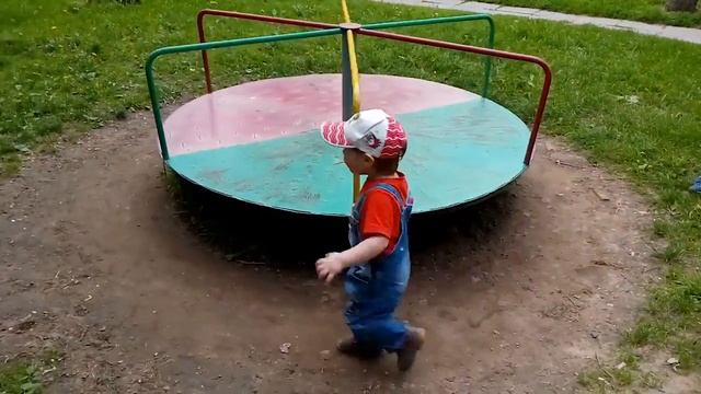 Как пользоваться советскими каруселями Back To USSR! Приколы с детьми 2016  Смешное видео с детьми