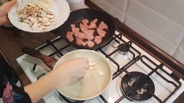 Новогодний салат в сырной корзинке смотреть онлайн