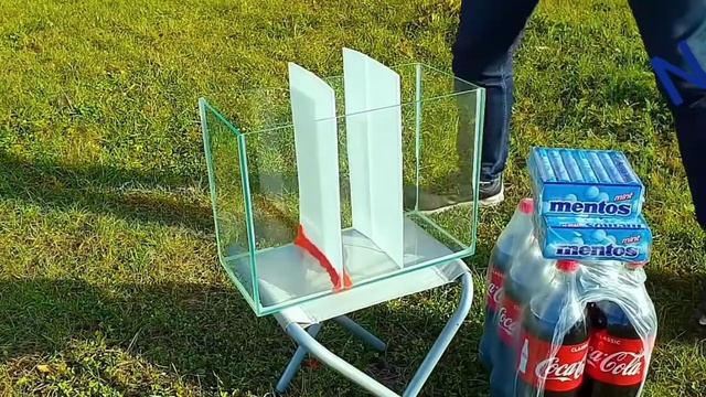 Эксперименты Кока - Кола с ментосом .... Смотри что стало..!?...Coca - cola, Mentos experiment. смотреть онлайн