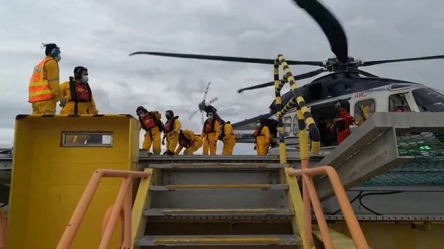 Offshore Crew Change via chopper смотреть онлайн