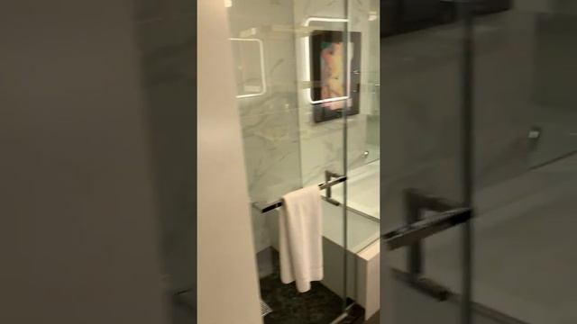 Viceroy Chicago Hotel Room Walkthrough смотреть онлайн