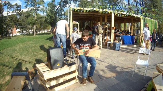 Игра на гуслях. Современная музыка. Гусляр на ВДНХ (фестиваль СВОЕ 22.09.2018) смотреть онлайн