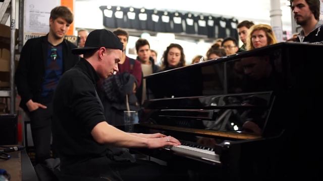 Douglas Dare - Seven Hours / Whelm Instrumental @ Piano Day 2015 смотреть онлайн