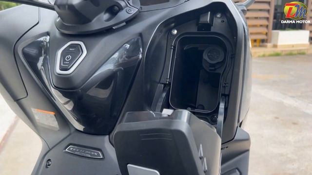 Yamaha TMAX Tech Max 2023 | Malaysia Review смотреть онлайн