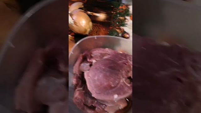 Рубленные котлеты из свинины с луком Часть 1 смотреть онлайн