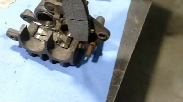 Suzuki SV400 сборка суппорта