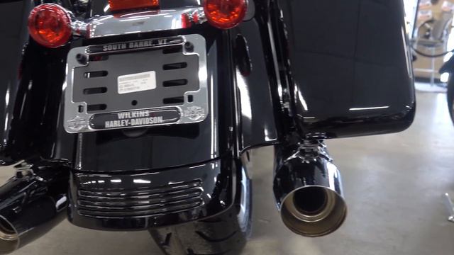 2021 Street Glide vs. 2021 Street Glide Special смотреть онлайн