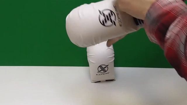 Защита кисти (накладки) EXPERT для каратэ без защиты пальца - белые. Обзор от Спортфайтер! смотреть онлайн