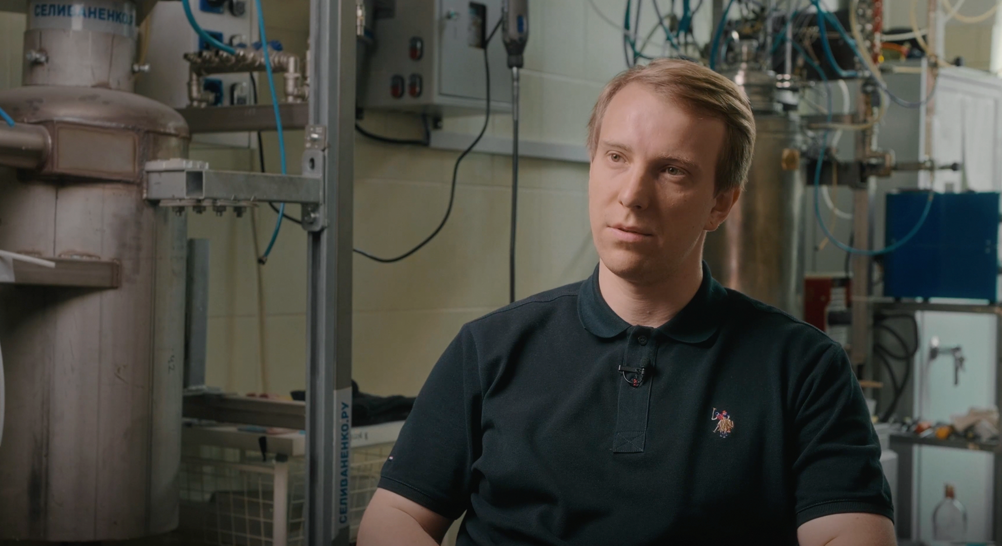 Технологию производства высокопреломляющих стекол представил выпускник РХТУ имени Д. И. Менделеева смотреть онлайн