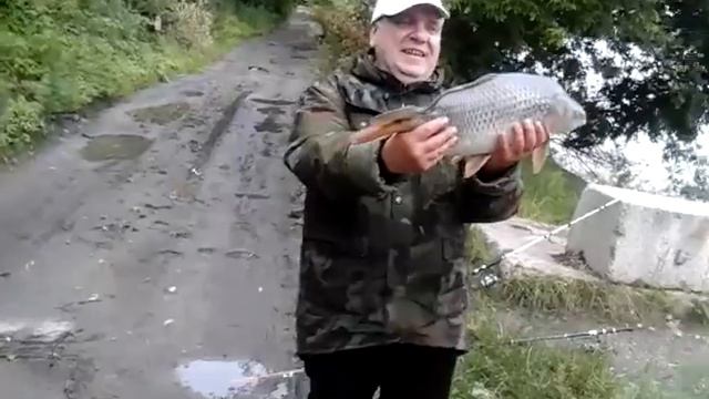 пойман карп на Москва реке смотреть онлайн