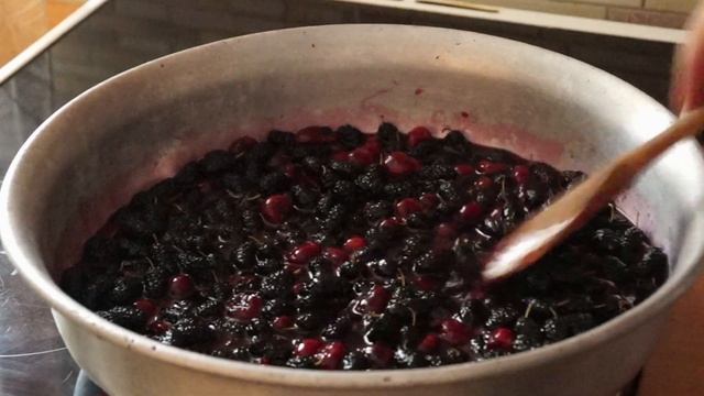 ???☕ Смачнезне варення із шовковиці! Мій спосіб! Delicious mulberry jam! смотреть онлайн