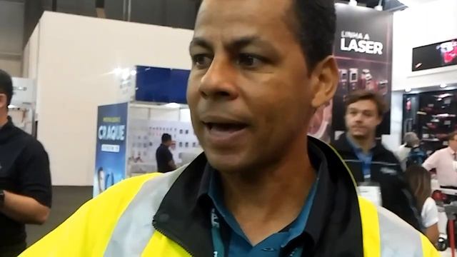 Martele incrivel com aspirador e a bateria. Esse voce nunca viu смотреть онлайн