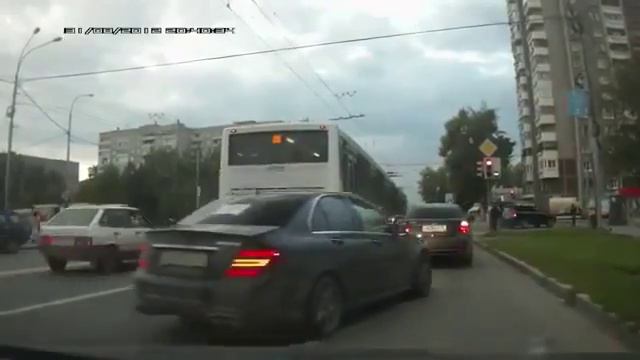 Mercedes-Benz W204 C-klasse Drift смотреть онлайн