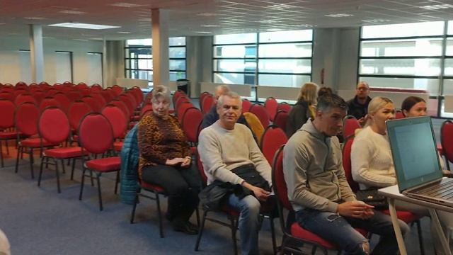 готовимся к семинару от муниципалитета Алакмаар смотреть онлайн