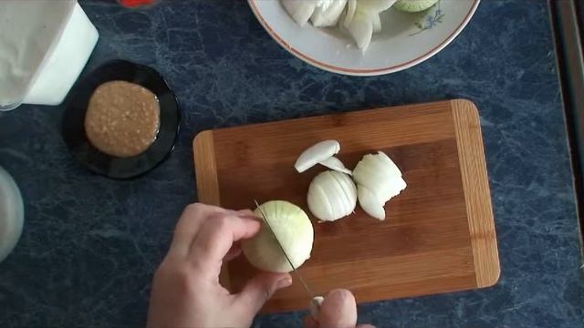 Рецепт: Куриные голени с жареным луком смотреть онлайн