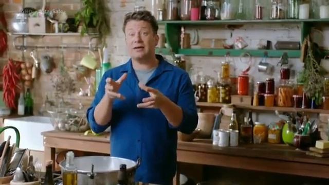 Jamie Keep Cooking Family Favourites S01E01 2020 смотреть онлайн