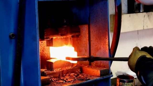 Blacksmithing - Forging A Mosaic Damascus Viking Axe