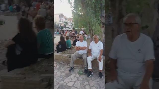 А так празднуют очень счастливые люди. Это вам не на пл.Сахарова. вечно кислые и не довольные смотреть онлайн