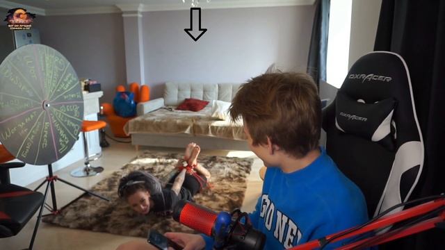 пока связал девушку на стриме смотреть онлайн