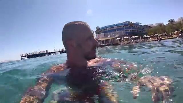 Йога на пляже в бухте Наама Бей / Пляж Sharm Holiday 4* смотреть онлайн