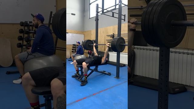 Жим штанги лежа. смотреть онлайн