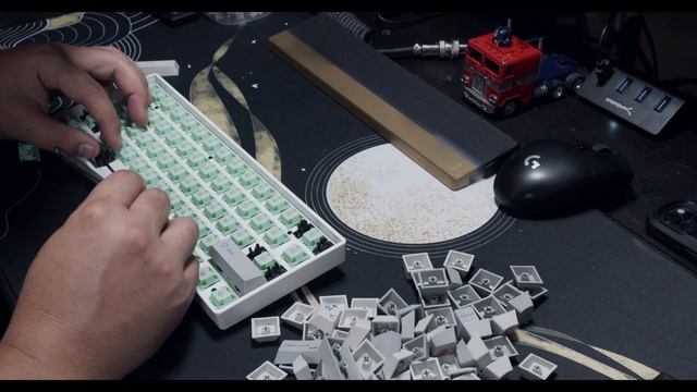Low Budget Gaming "custom" Keyboard - Mizar MZ60 - With Holy pandas смотреть онлайн