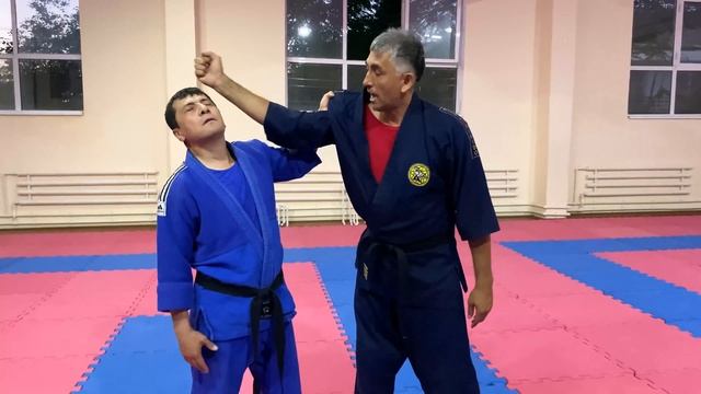 Опасный уличный приём самообороны! #5. смотреть онлайн