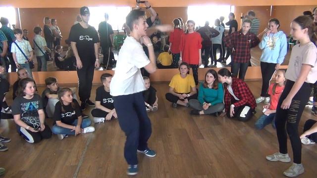 Mauer VS Лиза Колесник Hop begginers смотреть онлайн