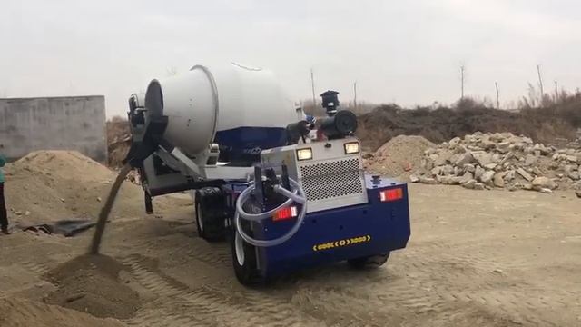 Aimix Автобетоносмеситель с самозагрузкой 1.8 КУБ испытывает на заводе перед отгрузки в Россию смотреть онлайн