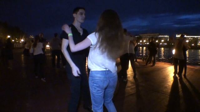 24 мая 2017 ОпенЭйр все пары танцуют по разному