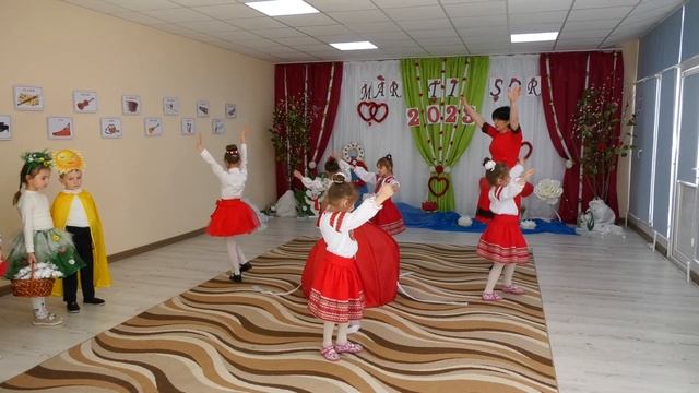 O grădiniță din Căușeni a organizat un festival al Mărțișorului смотреть онлайн