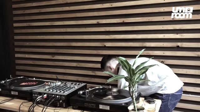 UMROOM STUDIO DJ SET: TEREZ смотреть онлайн
