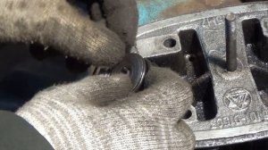 КАК ЛЕГКО РАССУХАРИТЬ И ЗАСУХАРИТЬ КЛАПАНА НА МОТОЦИКЛЕ УРАЛ_ДНЕПР Чем и как зас.mp4