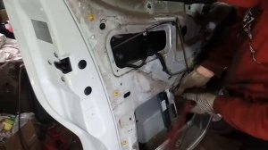 Рено Трафик и Опель Виваро замена электро стеклоподъемника.