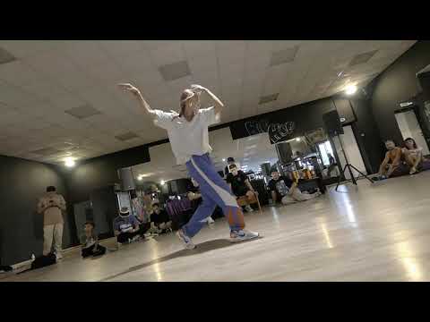 Брейкданс батл ↔ Дети до 2х лет ↔ Shokoladka vs Space Boy ↔ 1'8 ↔ WHO IS WIN #whoiswin #bmvideo смотреть онлайн