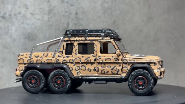 1/64 Era Car Mercedes Benz G63 AMG 6x6 with Leopard Cat Family смотреть онлайн