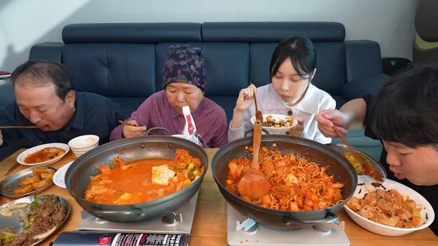 김치찌개의 최고봉! 백채 김치찌개 & 백채 주물럭! (Kimchi Stew & Spicy Stir-fried Pork) 요리&먹방!! - Mukbang eating show смотреть онлайн