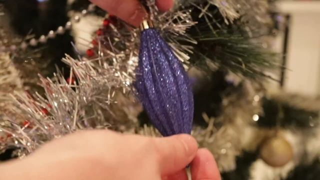 How To Properly Decorate A Christmas Tree