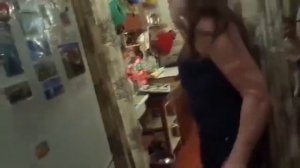 Бабы дерутся на кухне в коммунальной квартире, Россия