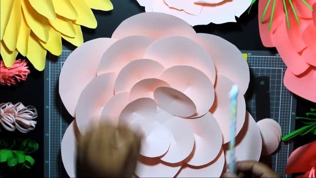 Paper flower craft DIY | how to make rounsd sharp paper flower idea смотреть онлайн